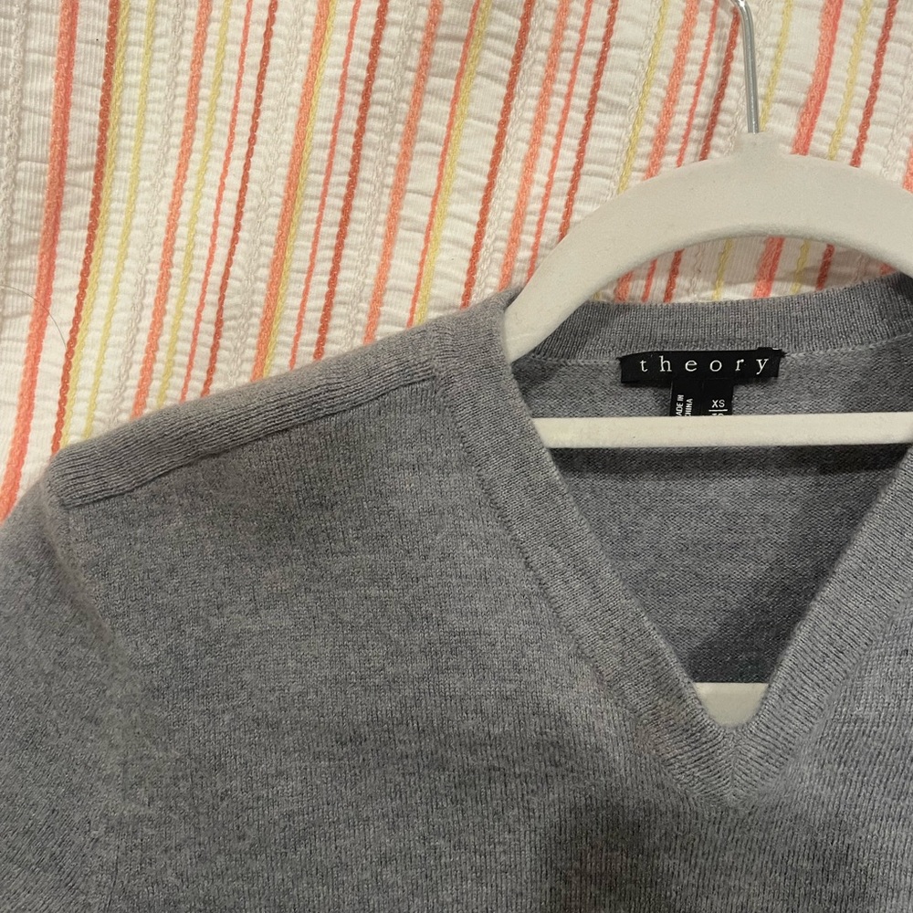100% wool theory sweater xs